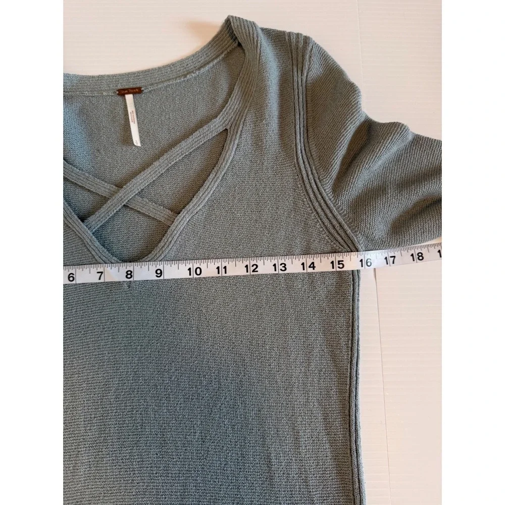 Free People Crisscross V-Neck Tunic Sweater Blue Bell Sleeve Small Whimsigoth‎